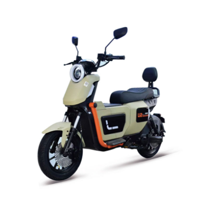 この電動自転車のフレーム形状は、乗車姿勢や快適性の点で従来のロードバイクやマウンテンバイクとどう違うのでしょうか?